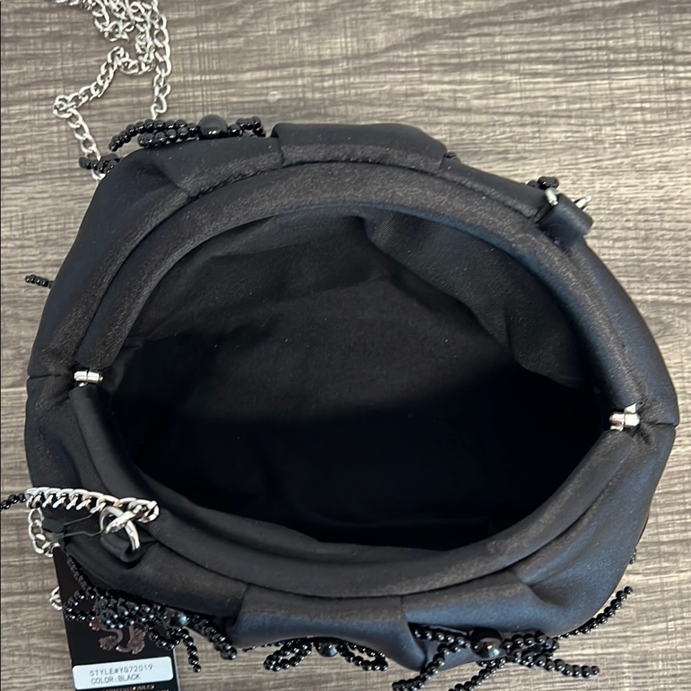 ✨ Sincerely Jules Black Beaded Clutch Wristlet with Bows ✨ - Picture 6 of 9